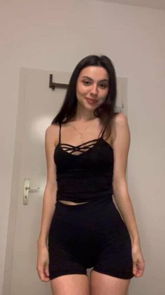 StacyDanielsUr Showing Her Nude Ass – 10