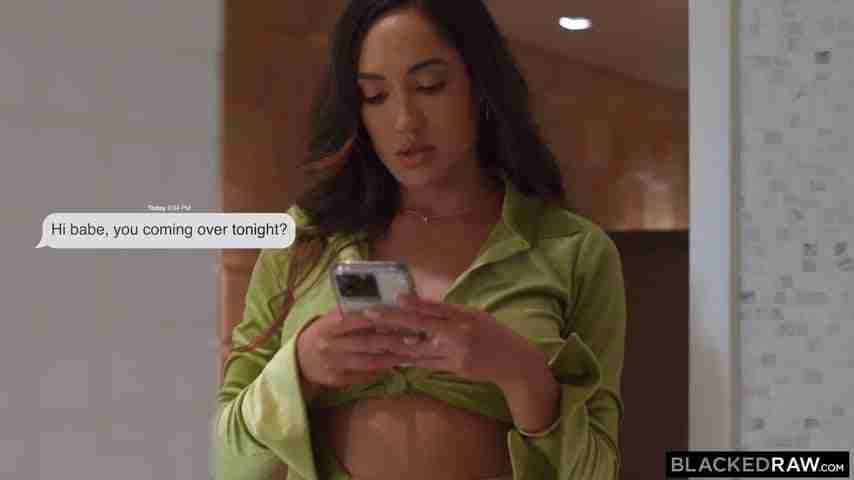 Chloe Amour – Insatiable Chloe Ditches BF For A Night