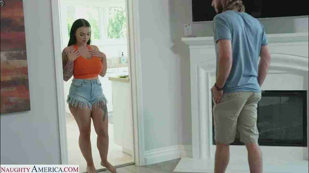 Stepsis Tries On New Outfit For Her Brother – Teen