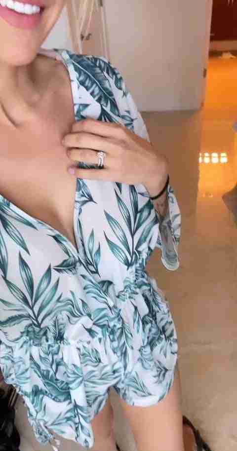 noface-housewife Busty Onlyfans Girl Nude Video Leaked – 1622