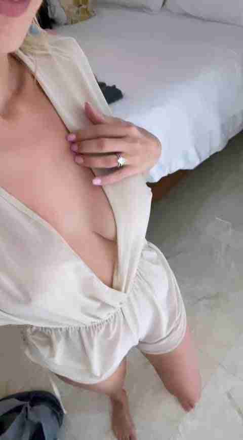noface-housewife Busty Onlyfans Girl Nude Video Leaked – 1419