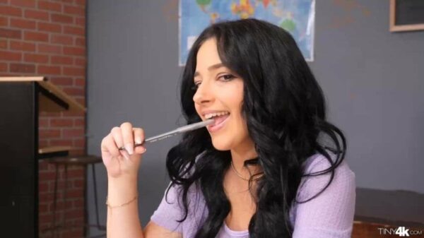 Vanessa Marie – Naughty In Class Nude Porn Video Leaked
