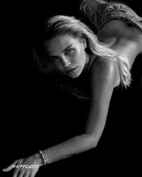 Ida Lundgren Topless Photos
