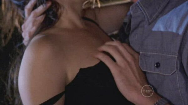 [Nipple] Bojana Novakovic [23] in ‘The Cooks’ [S01E06-2004] – Nude