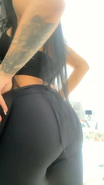 Lilianaanna456 Showing Her Nude Ass – 3