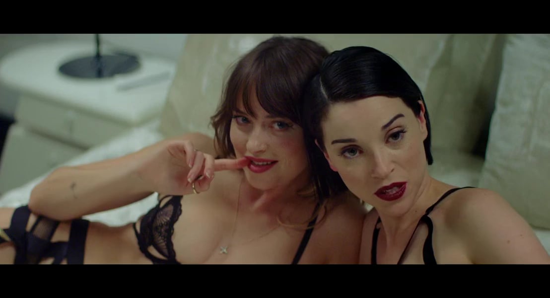 Dakota Johnson, Carrie Brownstein & St. Vincent Nude Sexy Video