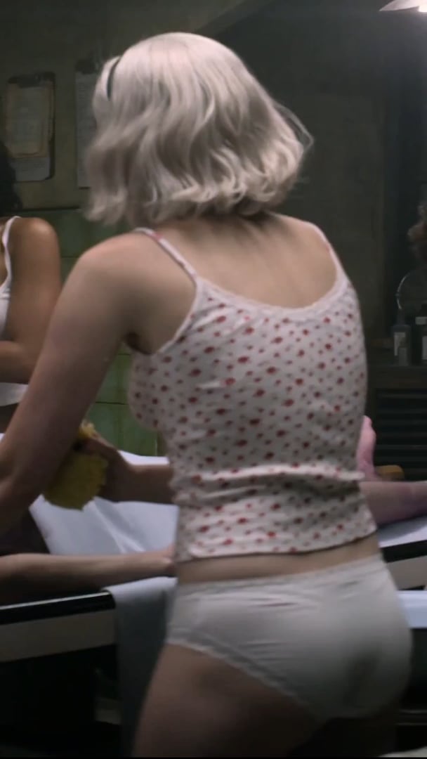 Kiernan Shipka Nude Sexy Video Leaked – 140