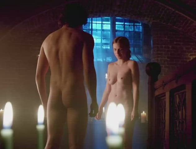 [Topless] Faye Marsay in ‘The White Queen’ s1e6 (2013) (26