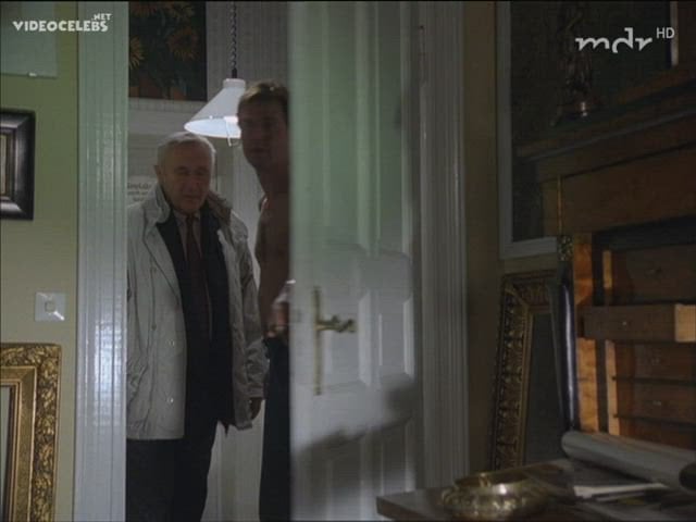 [Topless] [Bush] [Ass] Veronika Schikowski in “Polizeiruf:110:Das Treibhaus” (1991) –