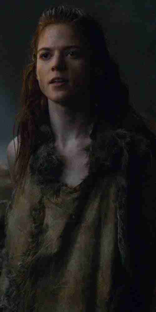 [Ass][Topless] Rose Leslie in ‘Game of Thrones’ (S03E05/2013) – Nude