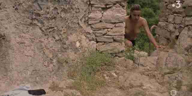 [Topless] Caterina Biasiol in Il silenzio dell’acqua (2019) – Nude