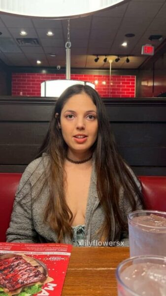 Fun dinner date 😈 [GIF]