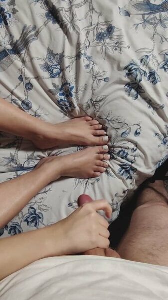 My hands doing what they do best 😌 – Cumshot