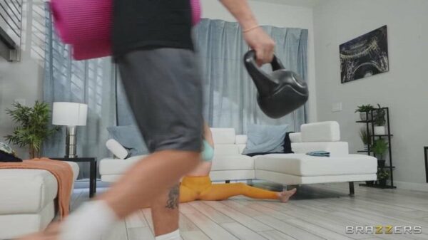 Angel Youngs “Accidentally” Bursts Out of Her Sports Bra Nude