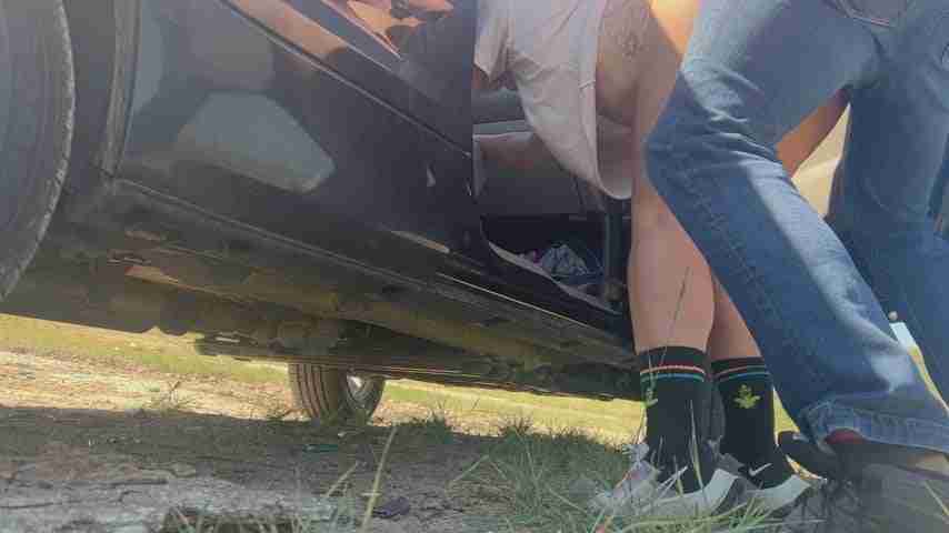 Pt.2 Outdoor car sex. Hope we get caught. 😜 Amateur
