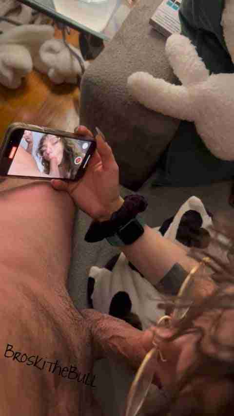 Taking a selfie while she sucks my cock Amateur Porn