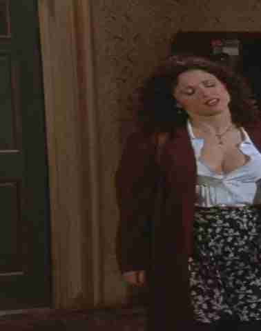 Julia Louis-Dreyfus – Seinfeld: S07E10 (The Gum) – Nude Sex