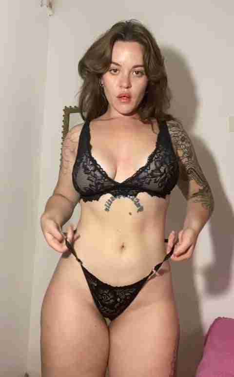 I wanna practice sucking help a girly out? Amateur Porn