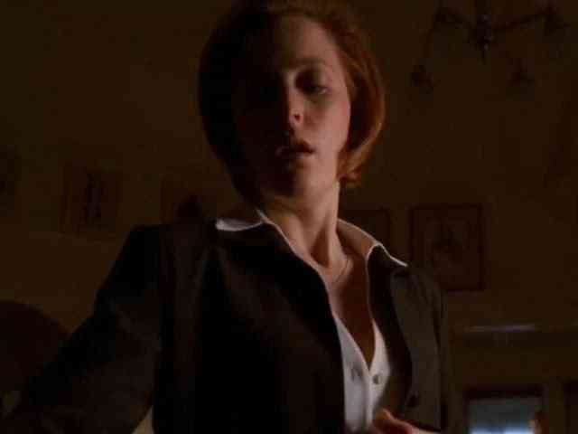 Gillian Anderson (X-Files S7E15) – Nude Sex Video Leaked