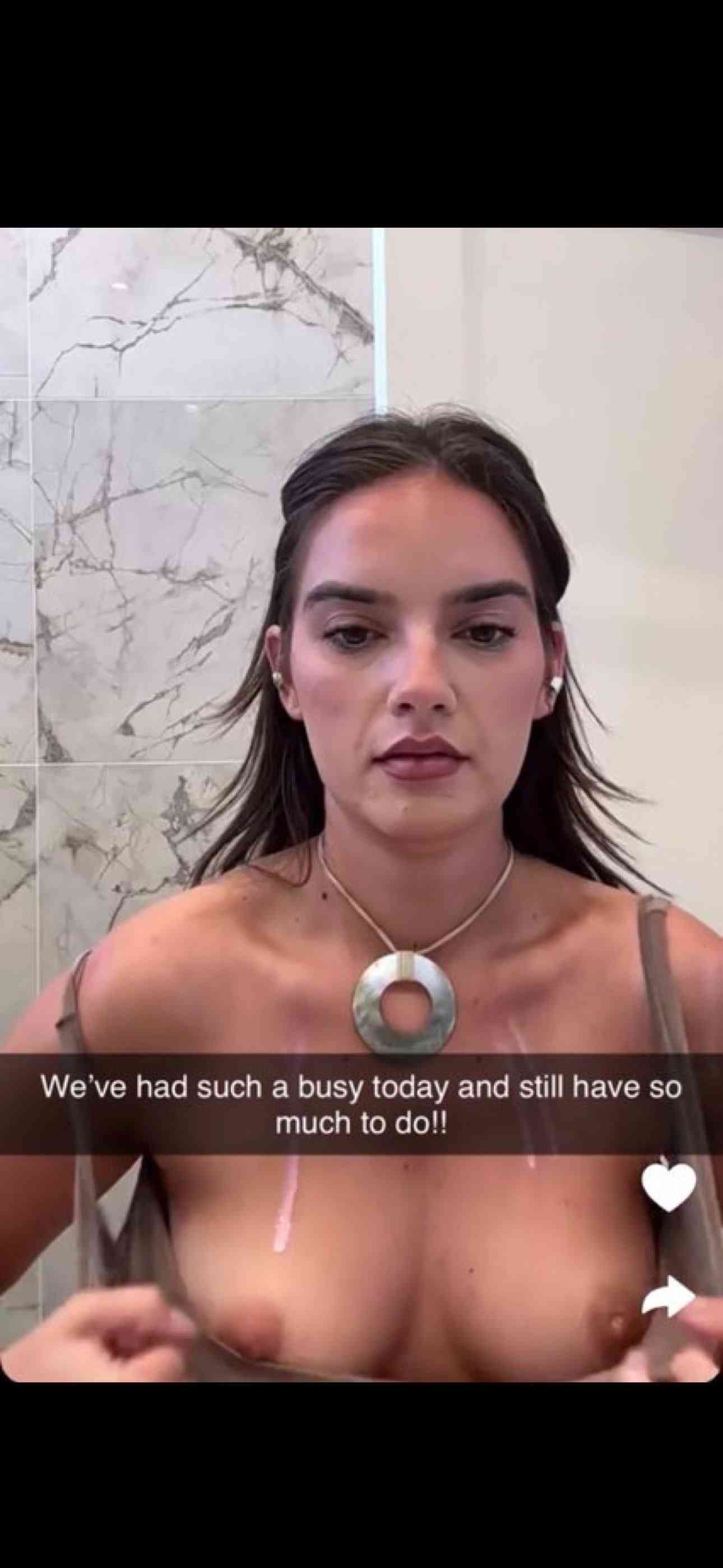 Natalie Noel accidentally flashes her tits 🍒🍒 – Youtuber Onlyfans