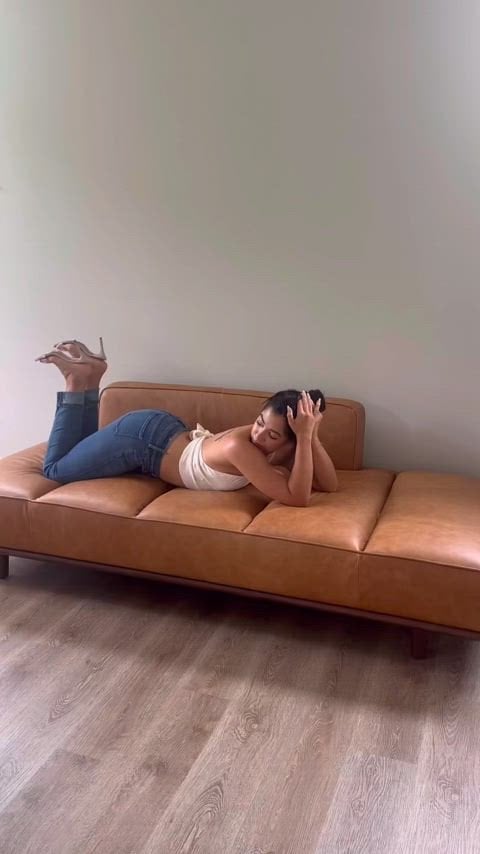 I always know how to get his attention Amateur Couple