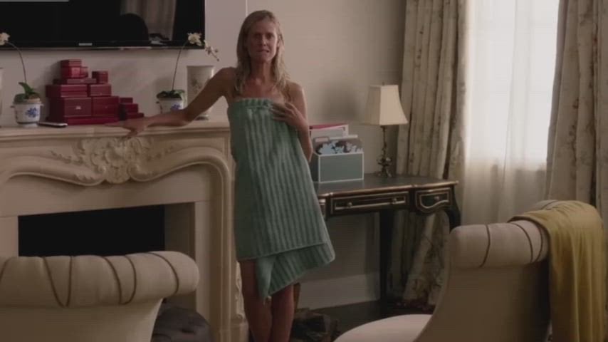 Kelly Deadmon’s full frontal nudity in S2E05 of The Affair