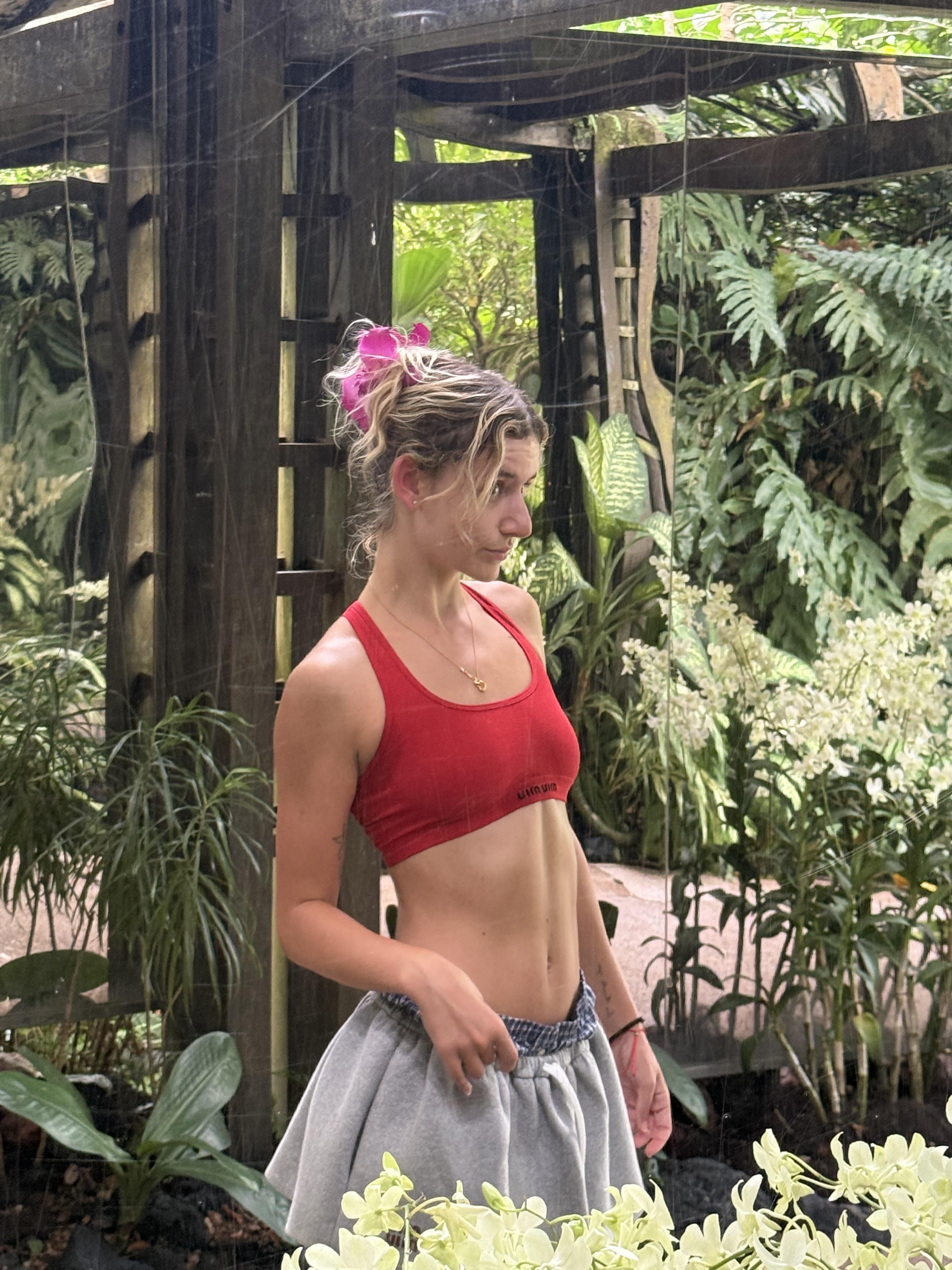 Kat (@papillonkissesxx) Nude Sexy Photo – 11