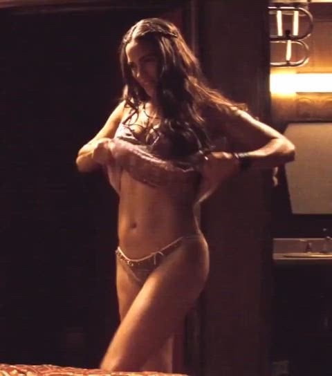 Paula Patton in two guns movie Nude Sex Video Scene