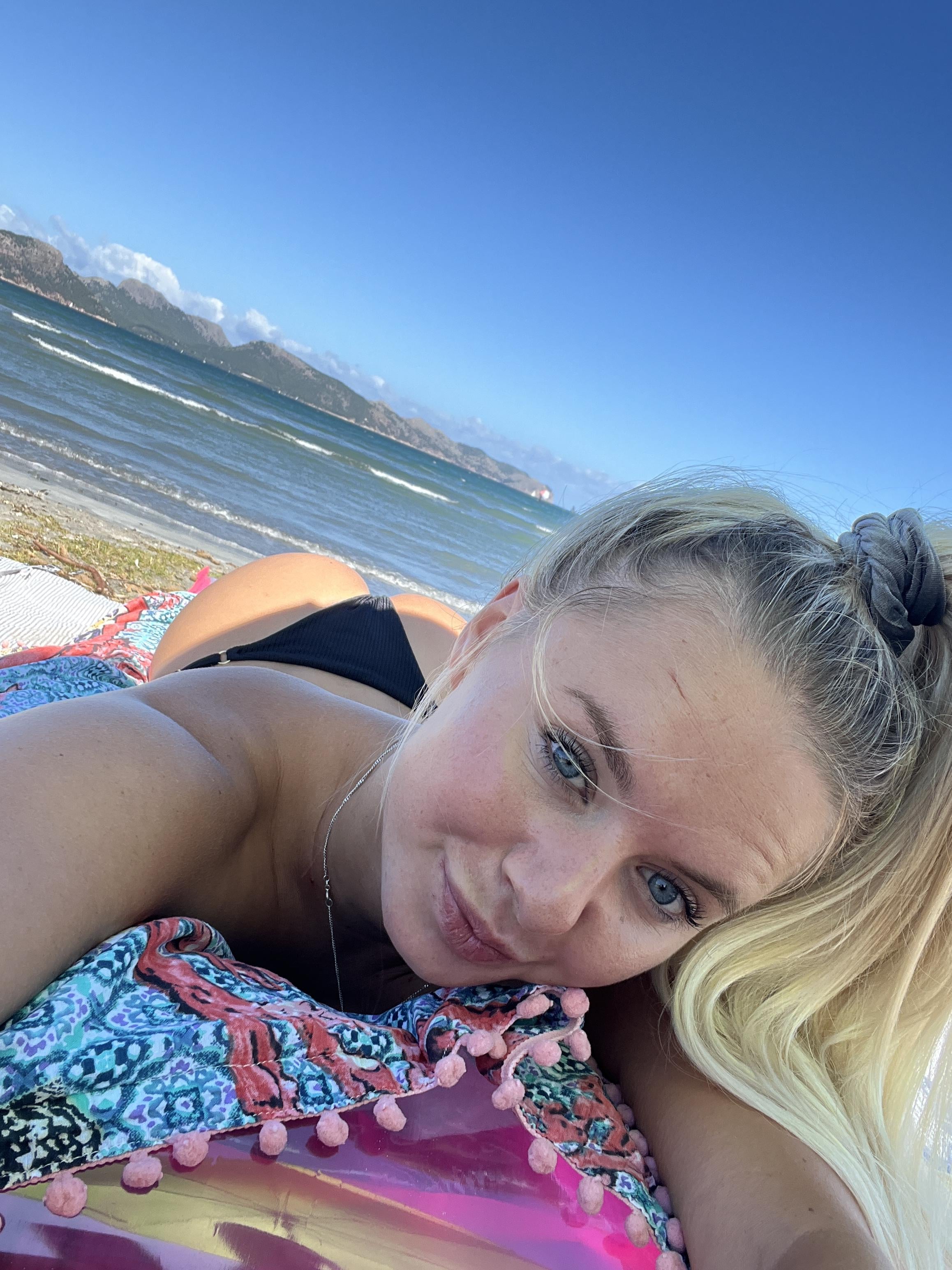 Jenni (@jennibluebutterfly) Nude Sexy Photo – 7