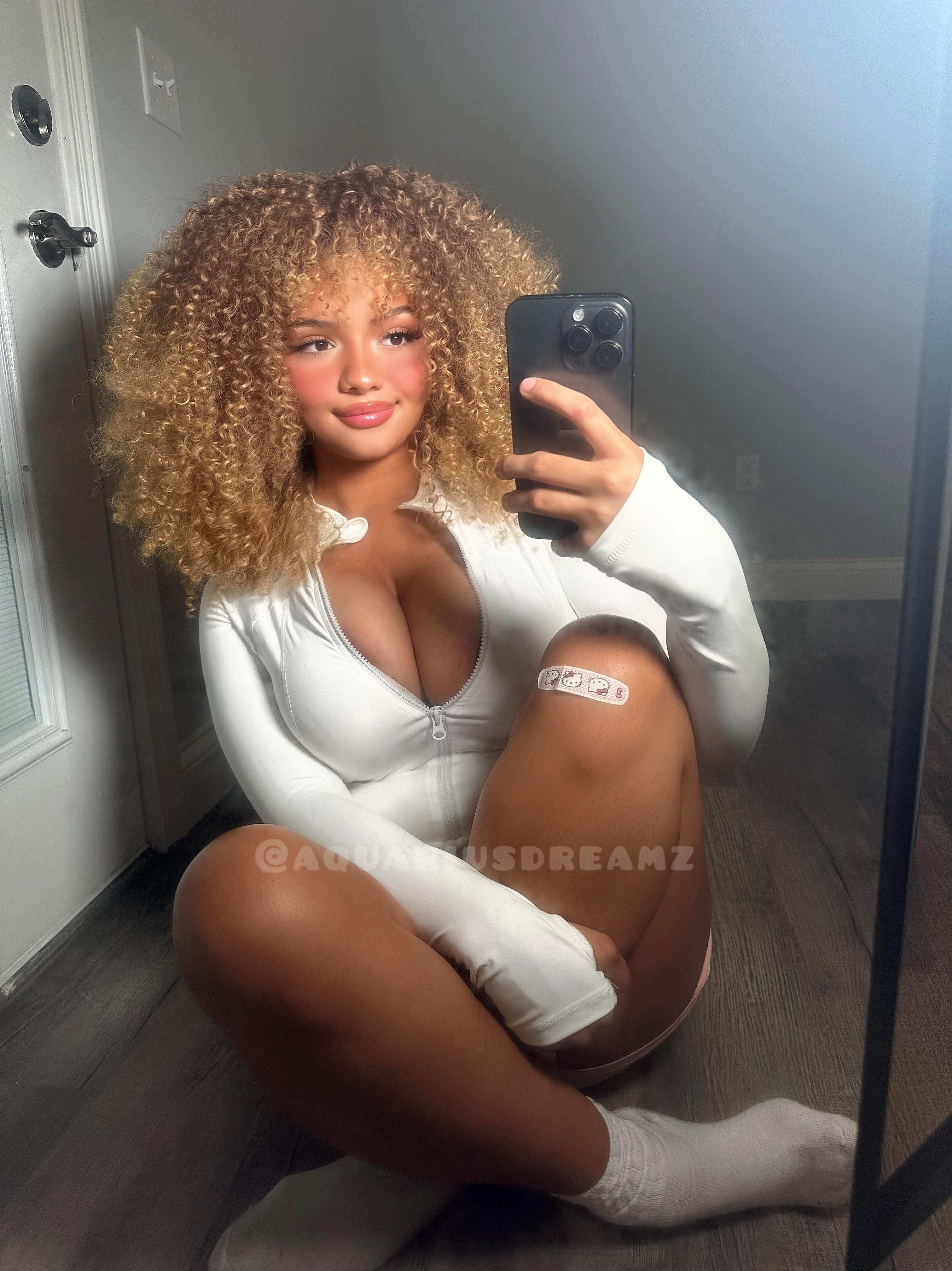 Aquariusdreamz (@Aquariusdreamzz) Nude Sexy Photo – 32