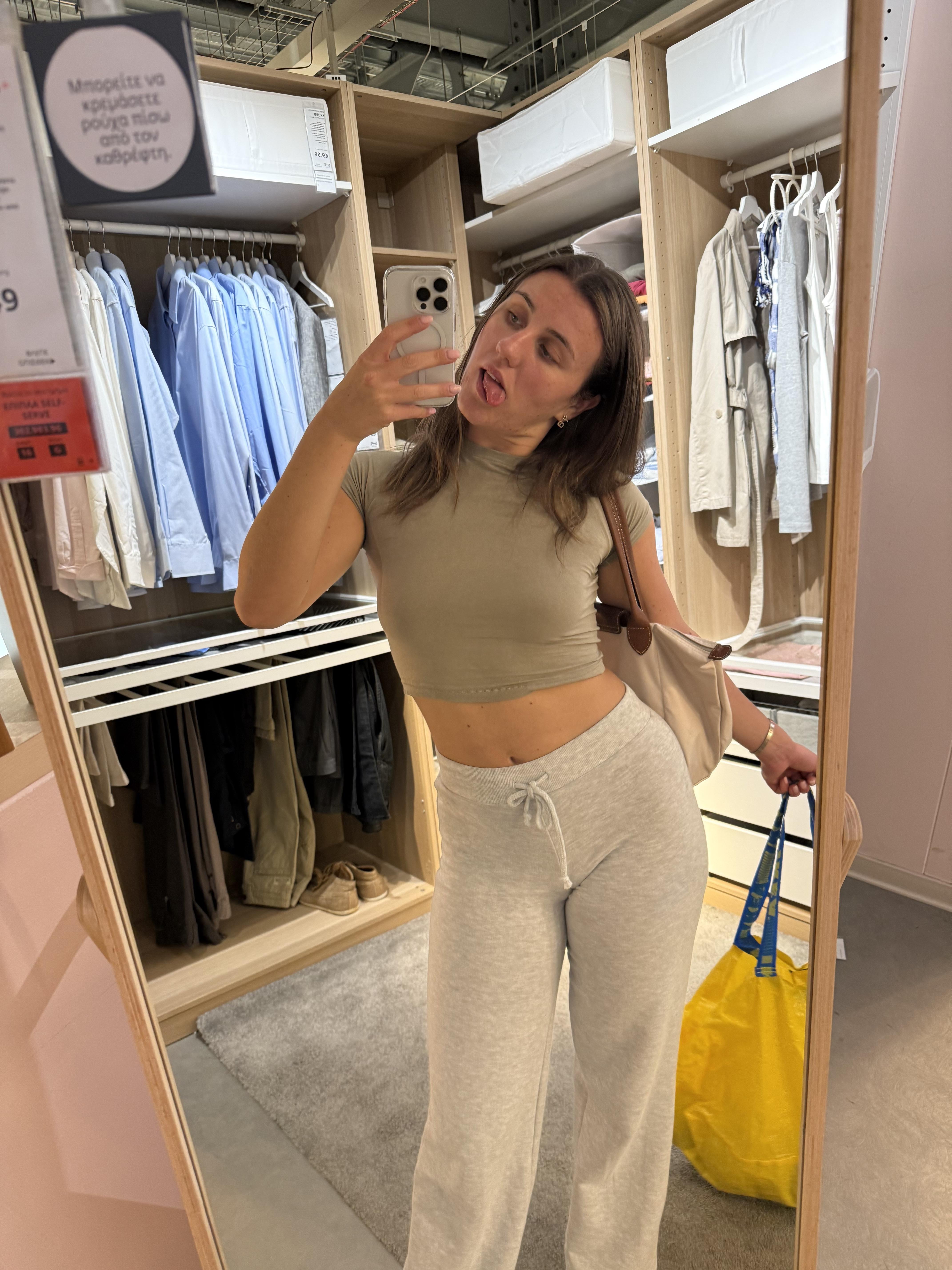 Katy (@katyrobertson) Nude Sexy Photo – 3