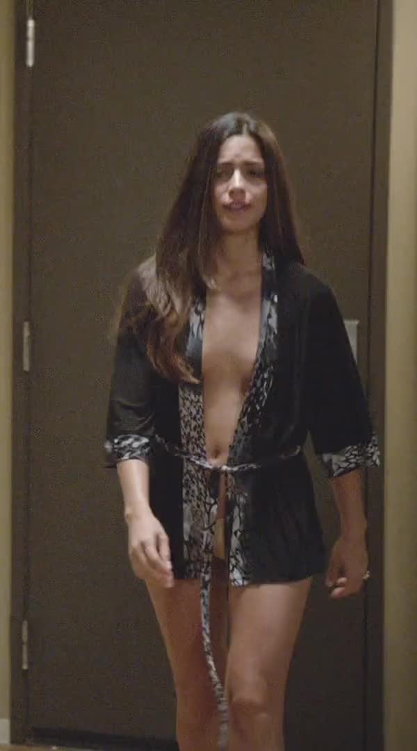 Stephanie Fantauzzi – Shameless (TV Series 2011– ) [S03E07] Nude