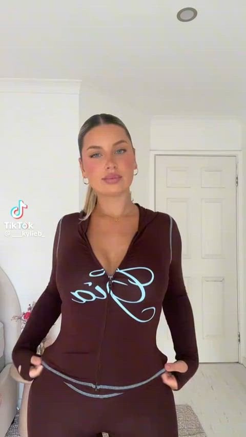 @__kylieb_ Tiktok Girl Nude Sexy Video – 81