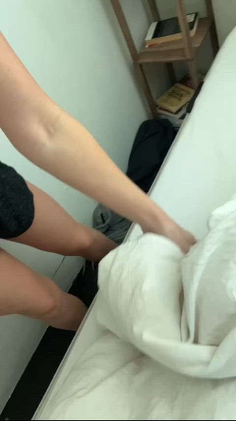 Izzybutt-Waking him up with a blowie! Nude Porn Video