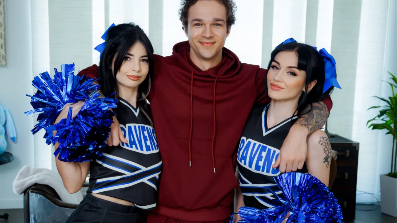 [StepSiblings] Rosalyn Sphinx & Asteria Jade – What Cheerleaders Do