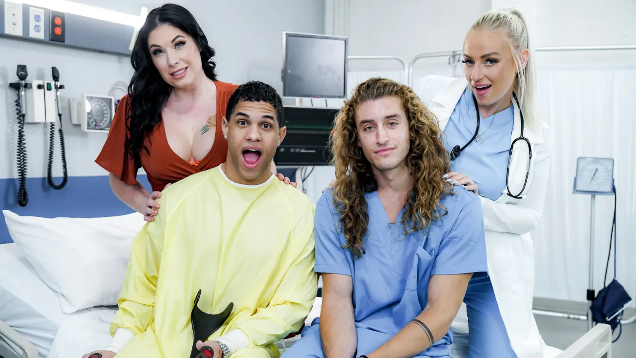 [MomSwap] Elana Bunnz & Ivy Mae Lynn – “Paging Doctor