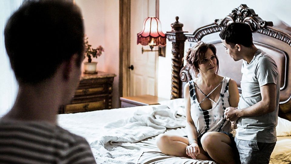 [PureTaboo] Syren De Mer – Taking Care Of Mom Premium