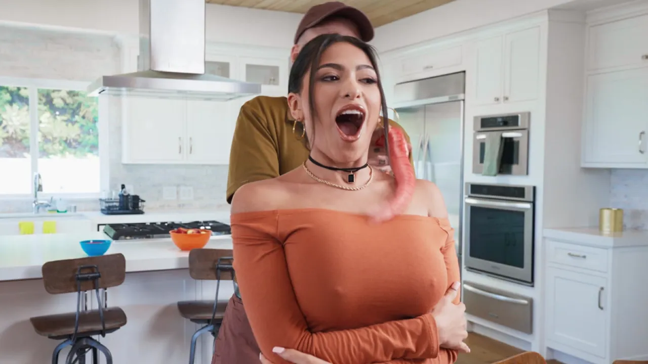 [BrazzersExxtra] Reyna Belle – Delivering The Good, The Bad &