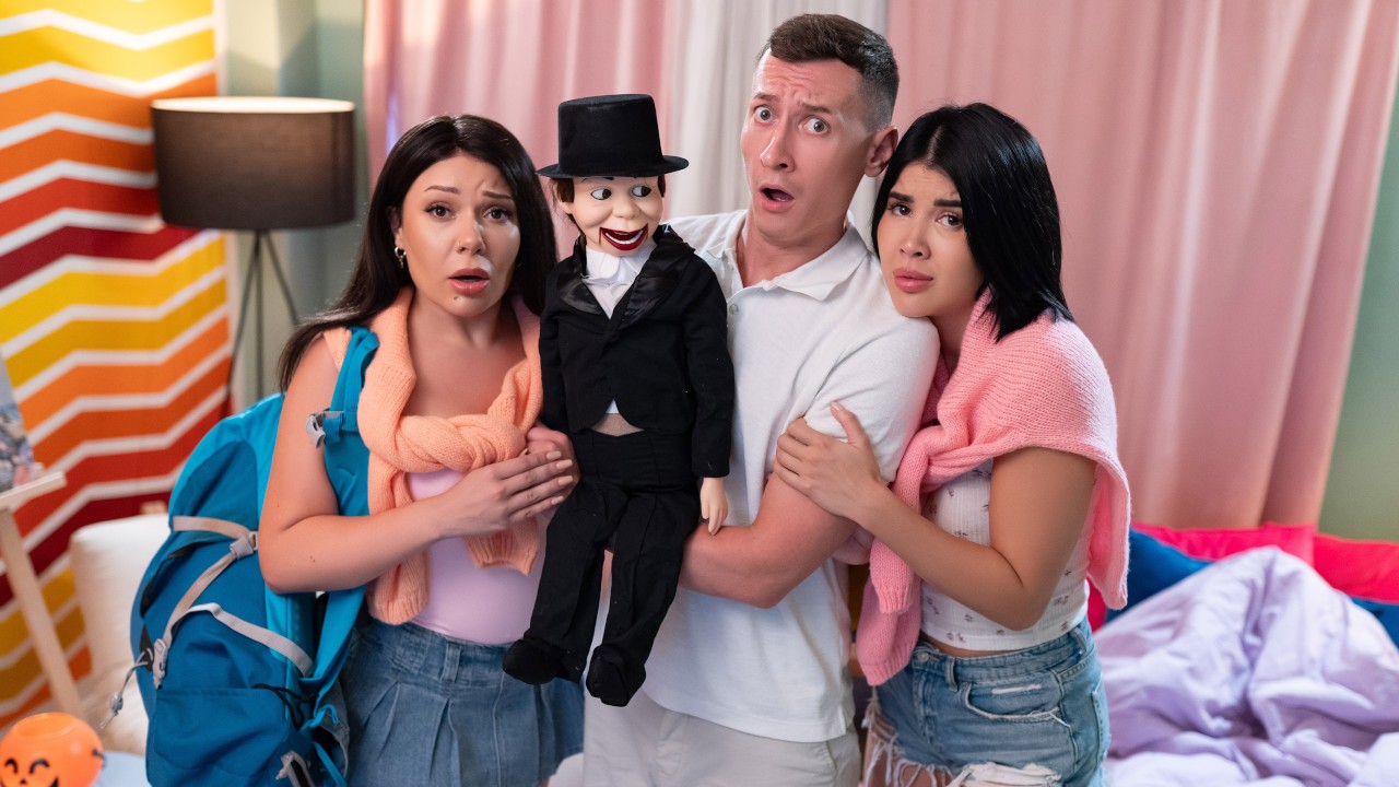 [FakeHostel] Lady Dee, Lola Bratz – The Haunted Dirty Dummy