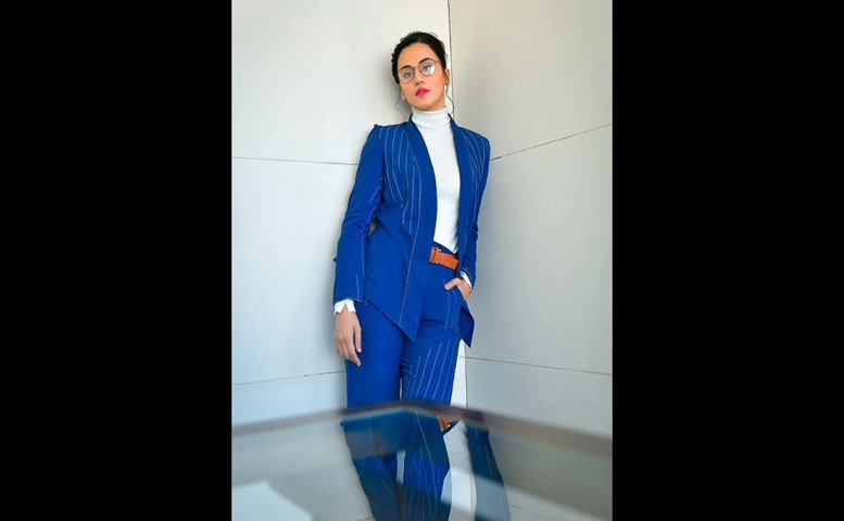 Taapsee Pannu Breasts Nude Scene in Taapsee Pannu Hot Sexy