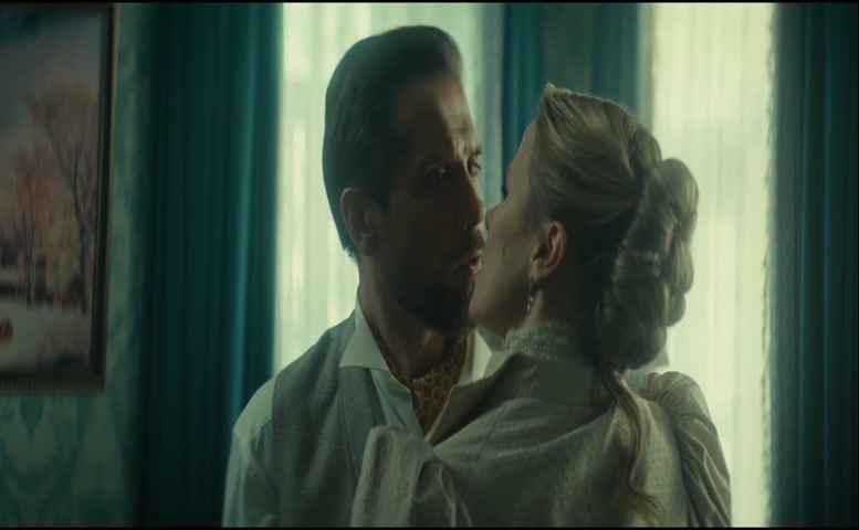 Viktoriya Bychkova Sexy Nude Scene in Zlye Lyudi