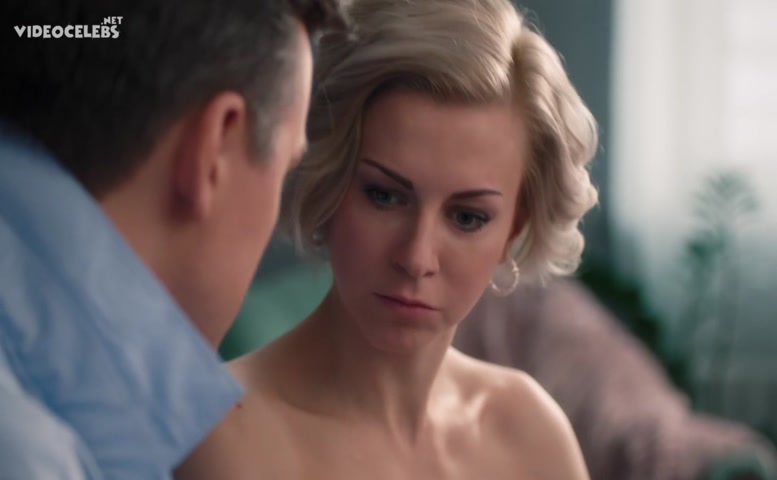 Yuliya Yurchenko Sexy Nude Scene in Zontik Dlya Podrug