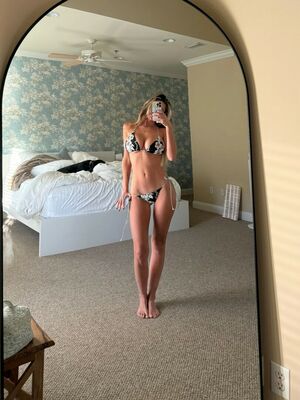 hadelinemope / Maddie Hope