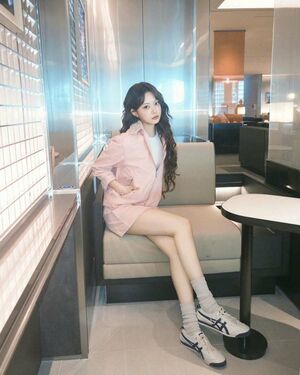 Hong Eunchae 홍은채