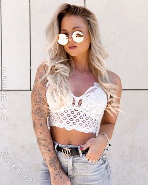 Julie_Sixx
