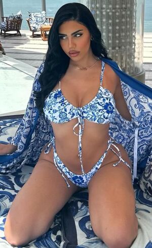 Mandi Vakili