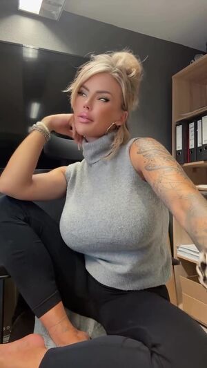 CINDY BREUER