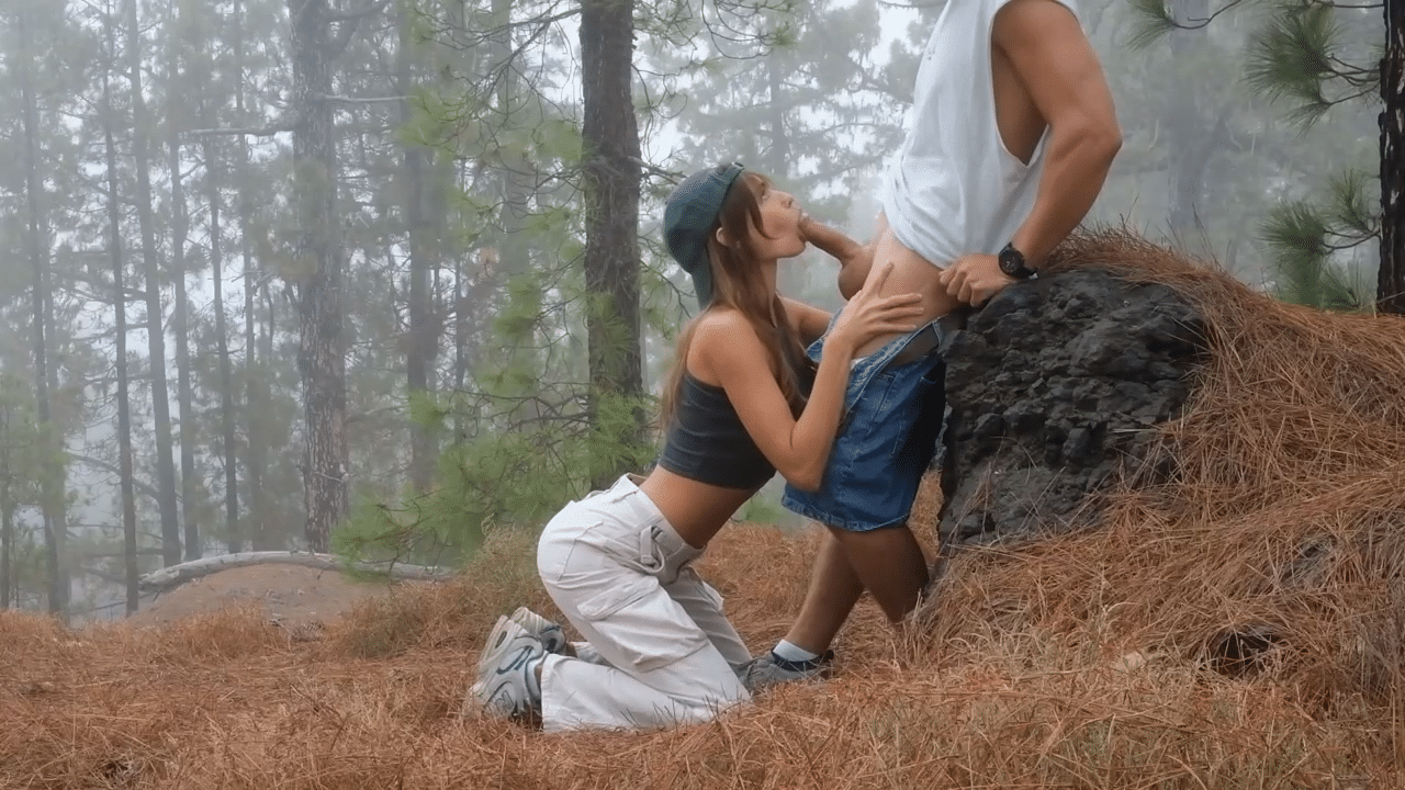 Anna Ralphs – Blowjob On A Misty Forest Hike